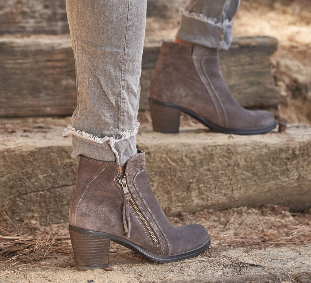 4 Best Boots for Plantar Fasciitis - Pairs Made for Walking!